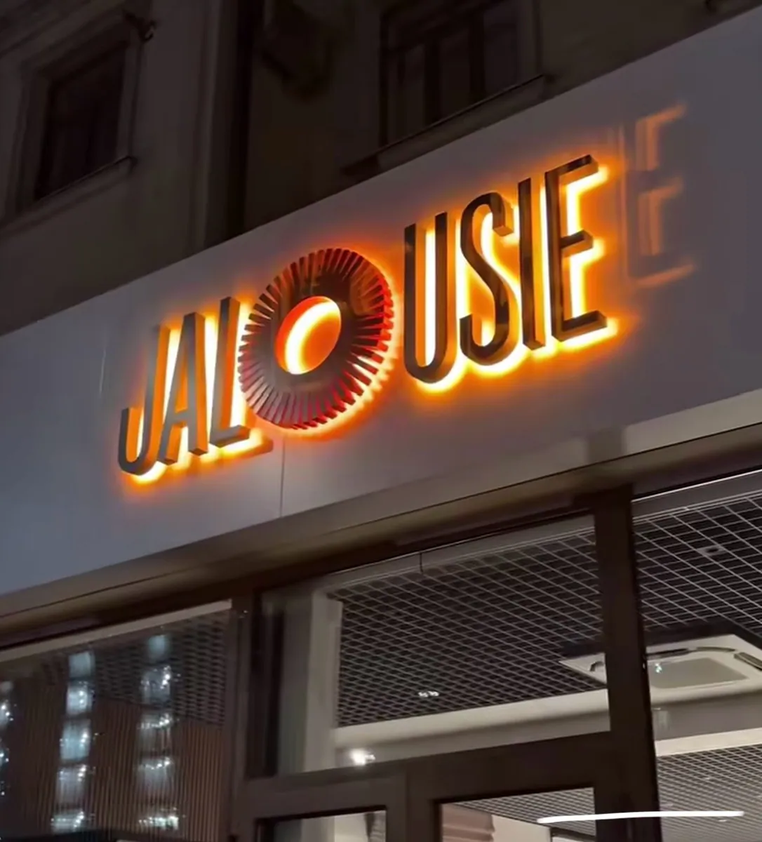 Jalousie hajmli yoritiladigan harflari