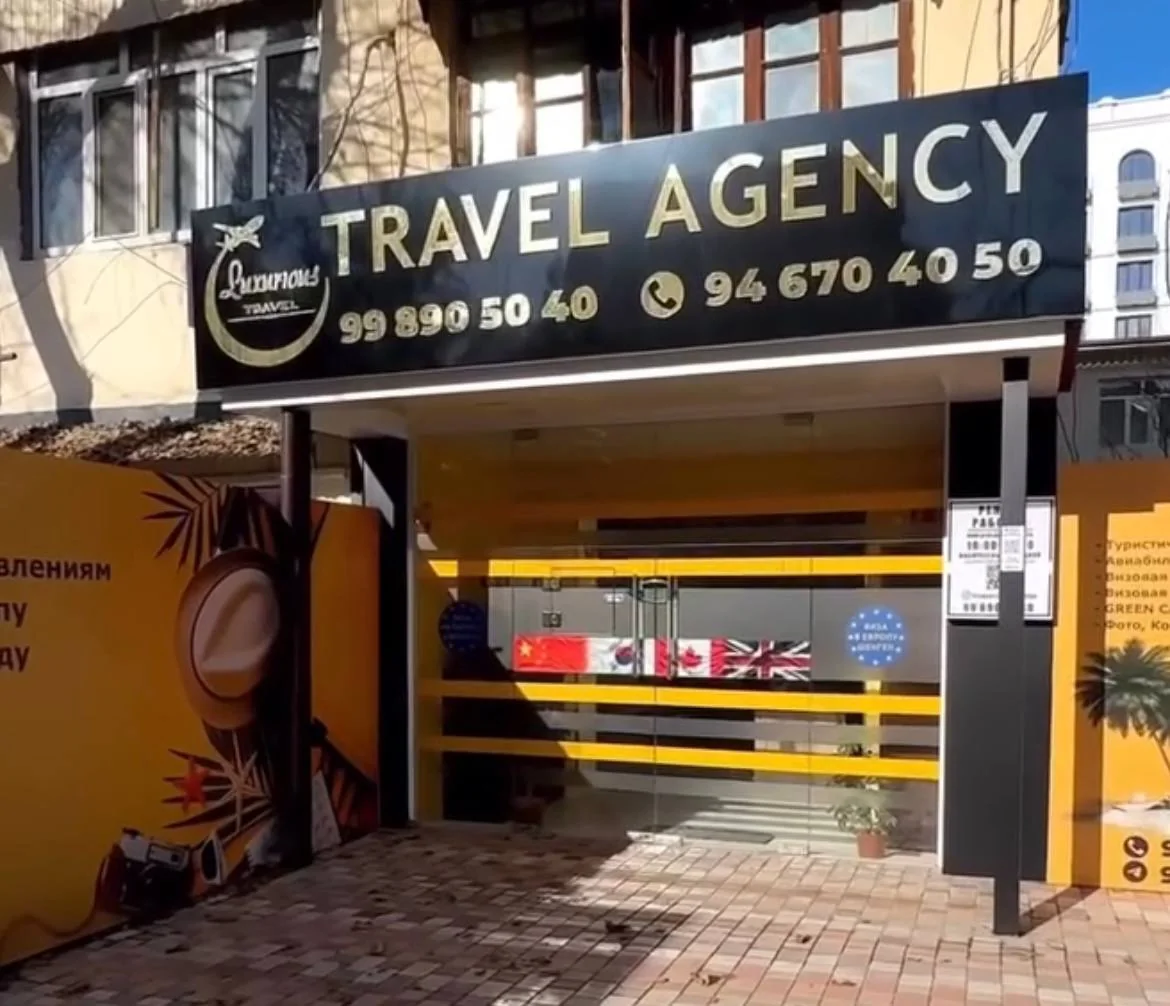 Luxurious Travel Agency fasadini bezash