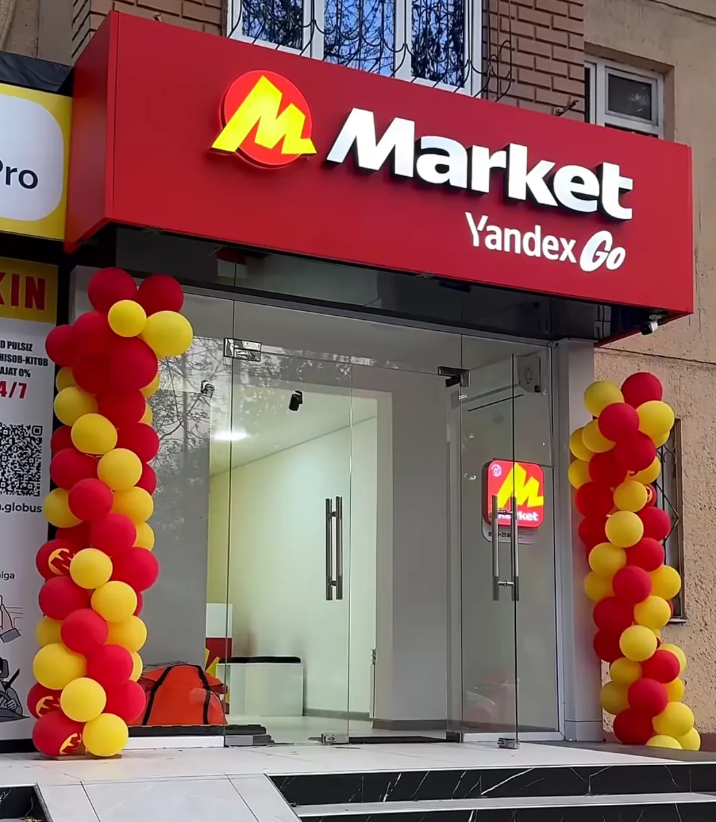 M Market va Yandex Go peshlavhasi