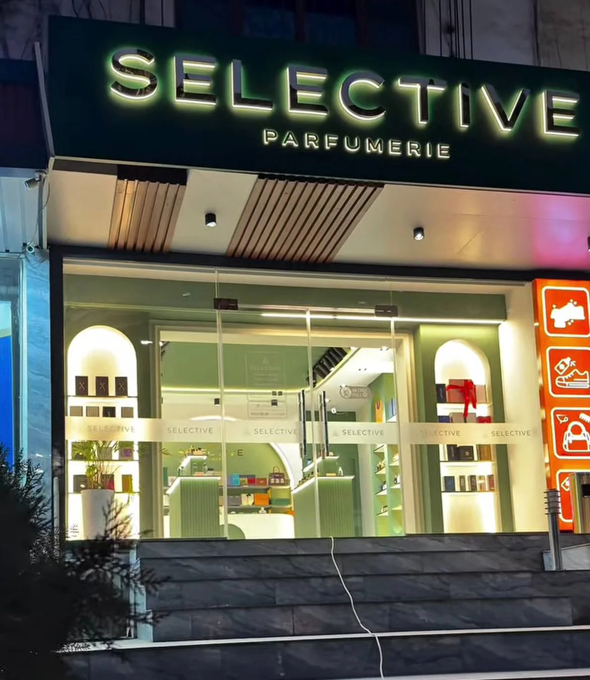 Selective Parfumerie do‘koni fasadi