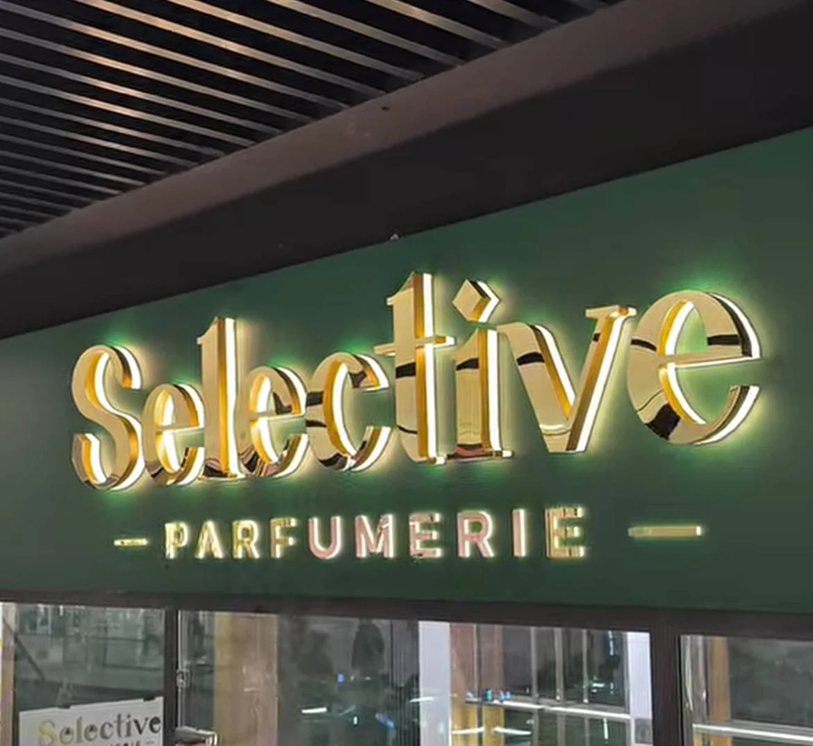 Selective Parfumerie interyer harflari